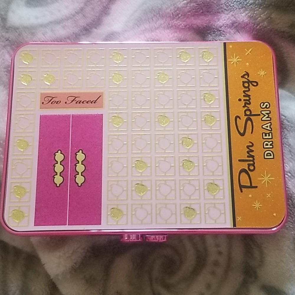 Too faced eye shadow pallet - Picture 3 of 4